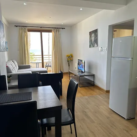 Ithaki Phinikoudes No. 102 Apartment *