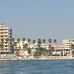 아파트 Ithaki Phinikoudes No. 102