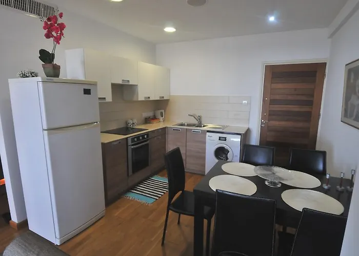 Apartament Ithaki Phinikoudes No. 102 *