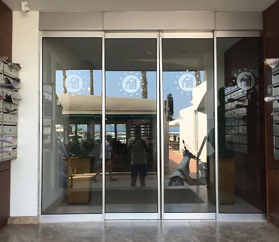 Ithaki Phinikoudes No. 102 Lárnaca