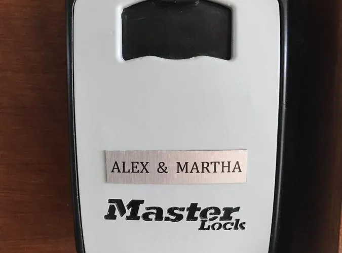 Ithaki Phinikoudes No. 102 * Lárnaca