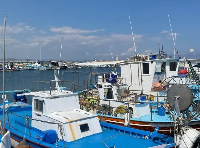 Ithaki Phinikoudes No. 102 *