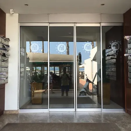 Ithaki Phinikoudes No. 102 Λάρνακα