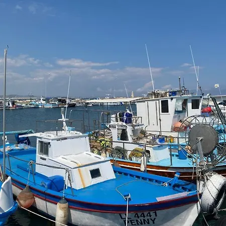 Ithaki Phinikoudes No. 102 *